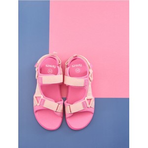 Różowe buty dziecięce letnie Sinsay z klamrami