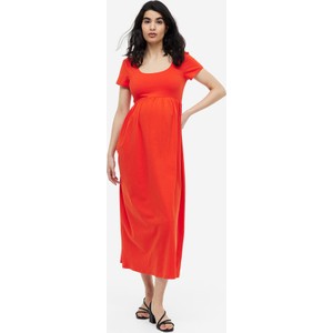H & M & - MAMA Dżersejowa sukienka z dekoltem karo - Czerwony