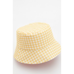 Żółta czapka Reserved w krateczkę