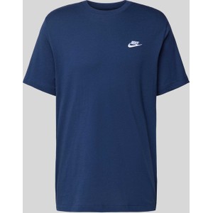 Granatowy t-shirt Nike w stylu casual z krótkim rękawem z bawełny