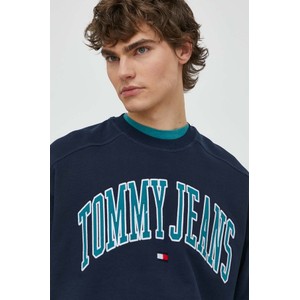 Granatowa bluza Tommy Jeans w młodzieżowym stylu