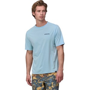 Niebieski t-shirt Patagonia w stylu casual z krótkim rękawem