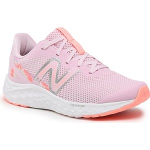 Różowe buty sportowe New Balance sznurowane z płaską podeszwą w sportowym stylu