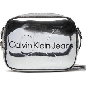 Srebrna torebka Calvin Klein z nadrukiem średnia w młodzieżowym stylu
