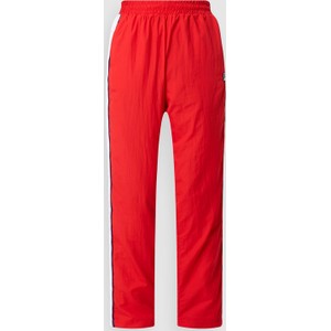 Czerwone spodnie Fila w sportowym stylu