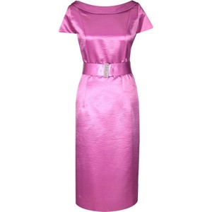 Różowa sukienka Fokus dopasowana midi