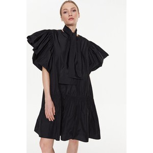 Czarna sukienka Mmc Studio z okrągłym dekoltem z krótkim rękawem w stylu casual