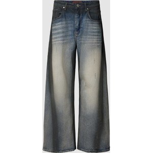 Granatowe jeansy Review X Matw w street stylu
