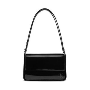 Czarna torebka Calvin Klein matowa na ramię średnia