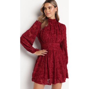 Czerwona sukienka born2be z tkaniny w stylu casual z długim rękawem