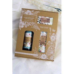 The English Soap Company zestaw mydło w kostce, krem do rąk i żel do mycia Jasmine and Wild Strawberry 3-pack