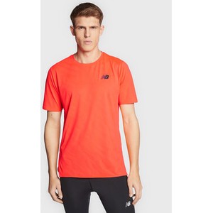 Pomarańczowy t-shirt New Balance w sportowym stylu z krótkim rękawem