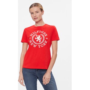 Czerwony t-shirt Tommy Hilfiger z okrągłym dekoltem w młodzieżowym stylu z krótkim rękawem