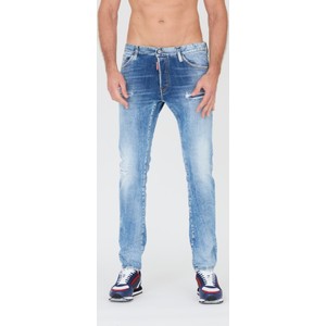 Niebieskie jeansy Dsquared2 w street stylu