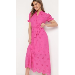 Różowa sukienka born2be w stylu casual z krótkim rękawem koszulowa