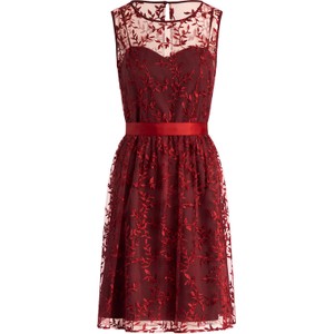 Czerwona sukienka Apart bez rękawów mini