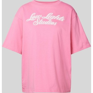 Różowa bluzka Low Lights Studios z bawełny z krótkim rękawem z okrągłym dekoltem