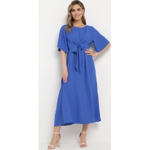 Niebieska sukienka born2be z okrągłym dekoltem z krótkim rękawem w stylu casual
