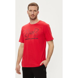 Czerwony t-shirt Under Armour w młodzieżowym stylu z krótkim rękawem