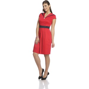 Czerwona sukienka Fokus rozkloszowana midi z krótkim rękawem