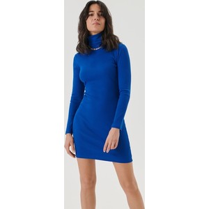 Niebieska sukienka Sinsay z golfem mini w stylu casual
