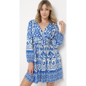 Niebieska sukienka born2be z dekoltem w kształcie litery v w stylu casual mini