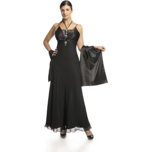 Czarna sukienka Fokus w stylu glamour z dekoltem w kształcie litery v z jedwabiu