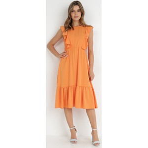 Pomarańczowa sukienka born2be z krótkim rękawem z tkaniny z okrągłym dekoltem