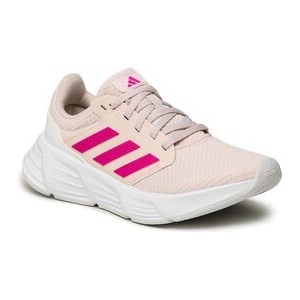 Różowe buty sportowe Adidas w sportowym stylu