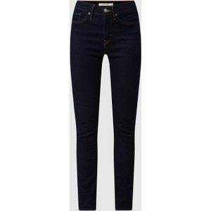 Granatowe jeansy Levi's® 300 w street stylu