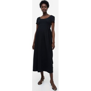 H & M & - MAMA Dżersejowa sukienka z dekoltem karo - Czarny
