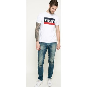 T-shirt Levis z nadrukiem z krótkim rękawem w młodzieżowym stylu