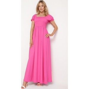 Różowa sukienka born2be z krótkim rękawem maxi