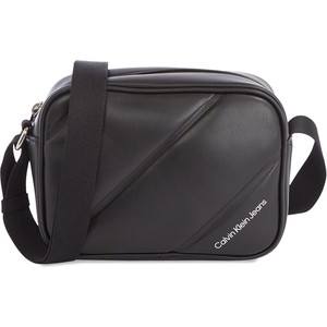 Czarna torebka Calvin Klein na ramię średnia matowa