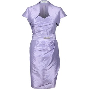 Fioletowa sukienka Fokus z krótkim rękawem midi asymetryczna