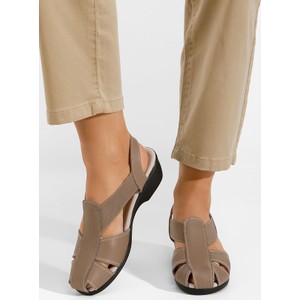 Brązowe sandały Zapatos z klamrami na koturnie