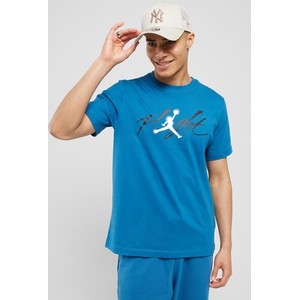 Niebieski t-shirt Jordan w młodzieżowym stylu z krótkim rękawem
