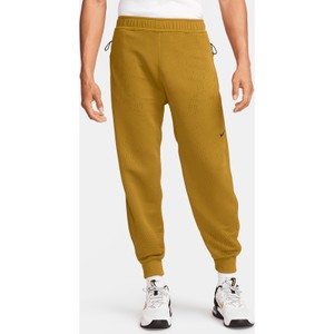 Żółte spodnie Nike w sportowym stylu