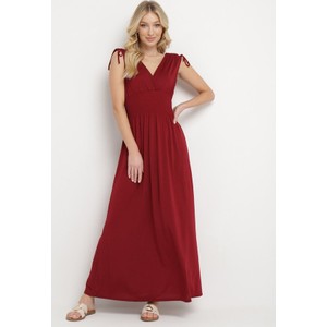 Czerwona sukienka born2be z dekoltem w kształcie litery v maxi