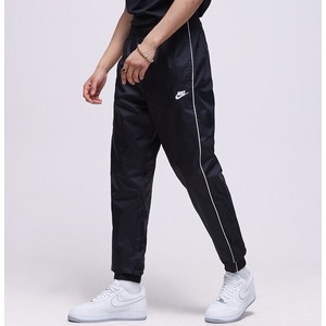 Czarne spodnie Nike w street stylu