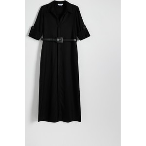 Czarna sukienka Reserved rozkloszowana z długim rękawem