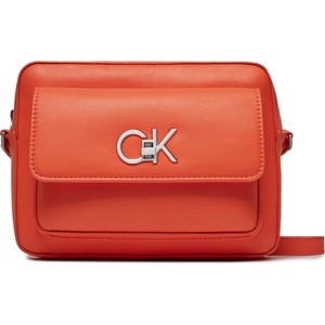 Pomarańczowa torebka Calvin Klein matowa w młodzieżowym stylu