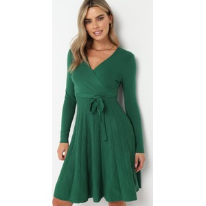 Zielona sukienka born2be w stylu casual z długim rękawem mini