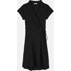 Czarna sukienka Gate mini z krótkim rękawem