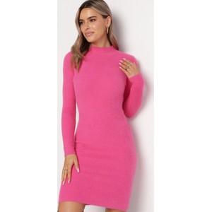Różowa sukienka born2be mini z długim rękawem w stylu casual