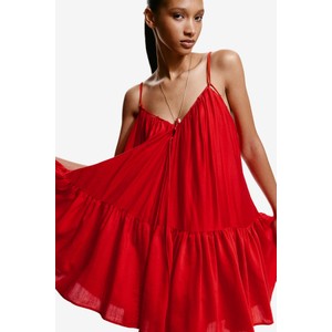 Czerwona sukienka H & M z dekoltem w kształcie litery v z tkaniny