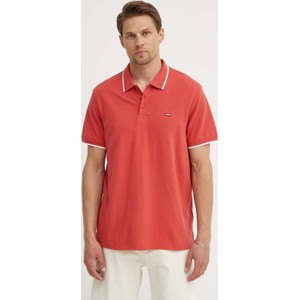 Czerwony t-shirt Levis z krótkim rękawem w stylu casual