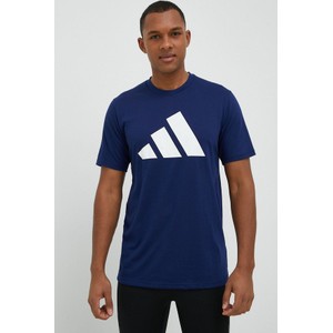 Niebieski t-shirt Adidas Performance z krótkim rękawem w sportowym stylu