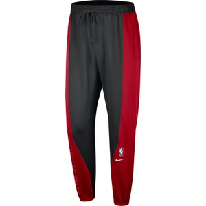 Czerwone spodnie Nike w sportowym stylu