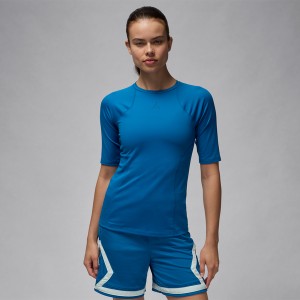 Niebieska bluzka Jordan w sportowym stylu